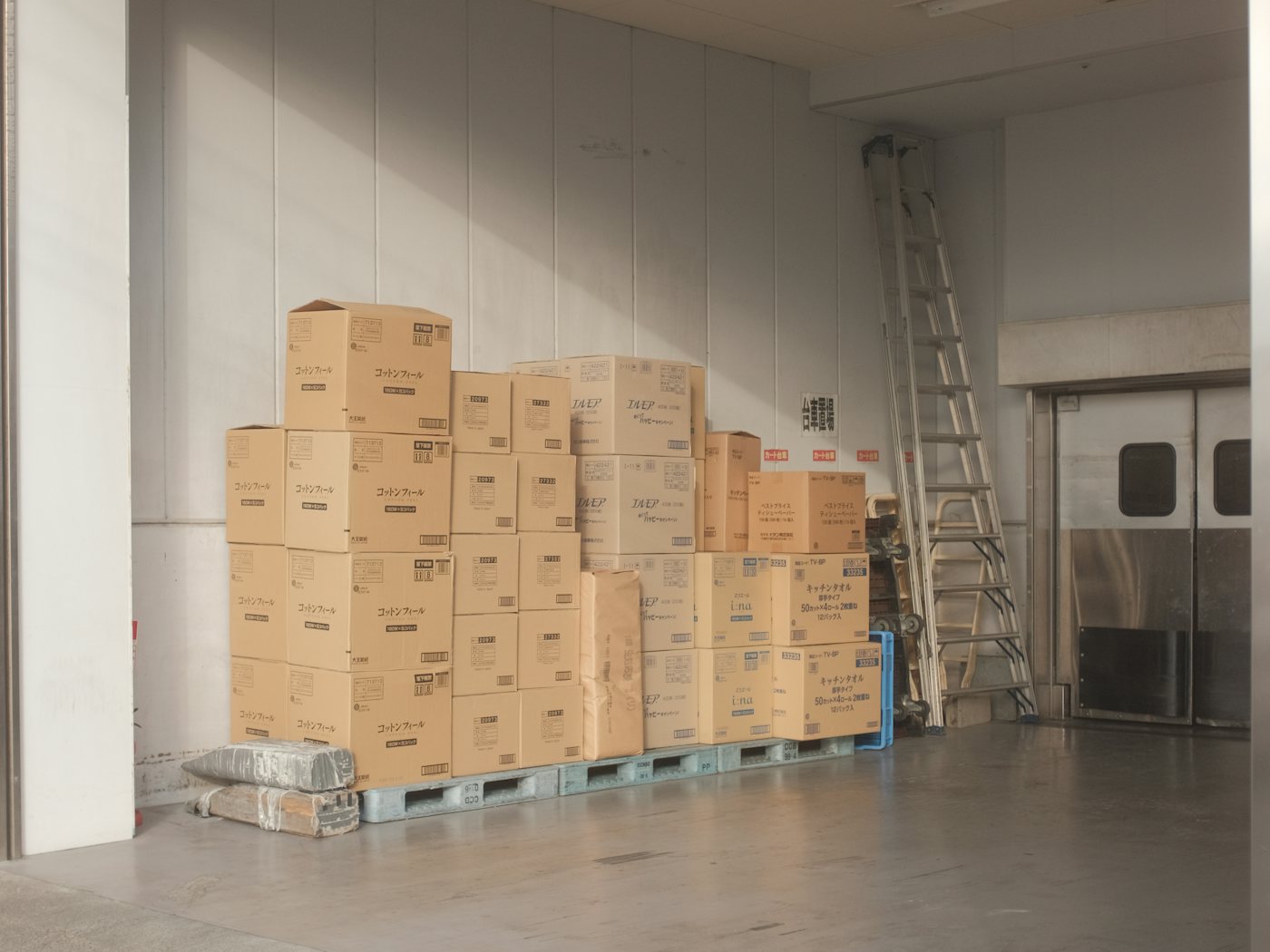 Stack of kraft shipping cartons with printed logo panels